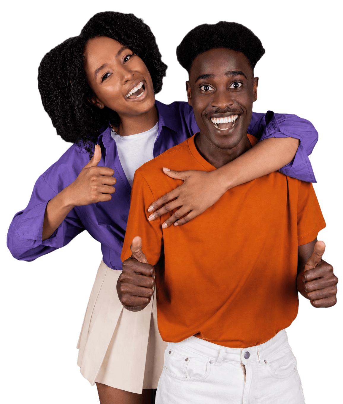 Deux jeunes adultes souriants, un homme et une femme, complices et pouces levés.
